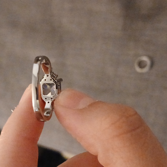 Rings size 7 - Picture 3 of 4